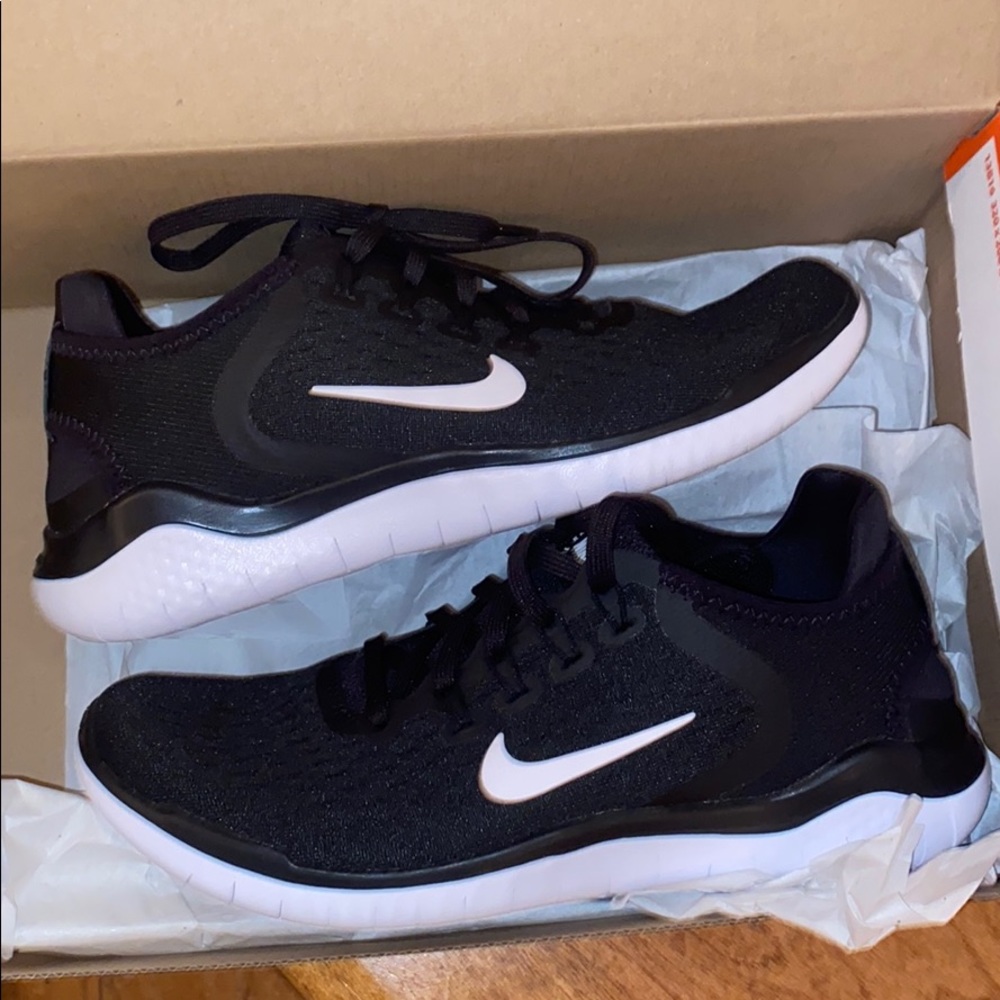 women’s nike free run 2018 series. never worn.